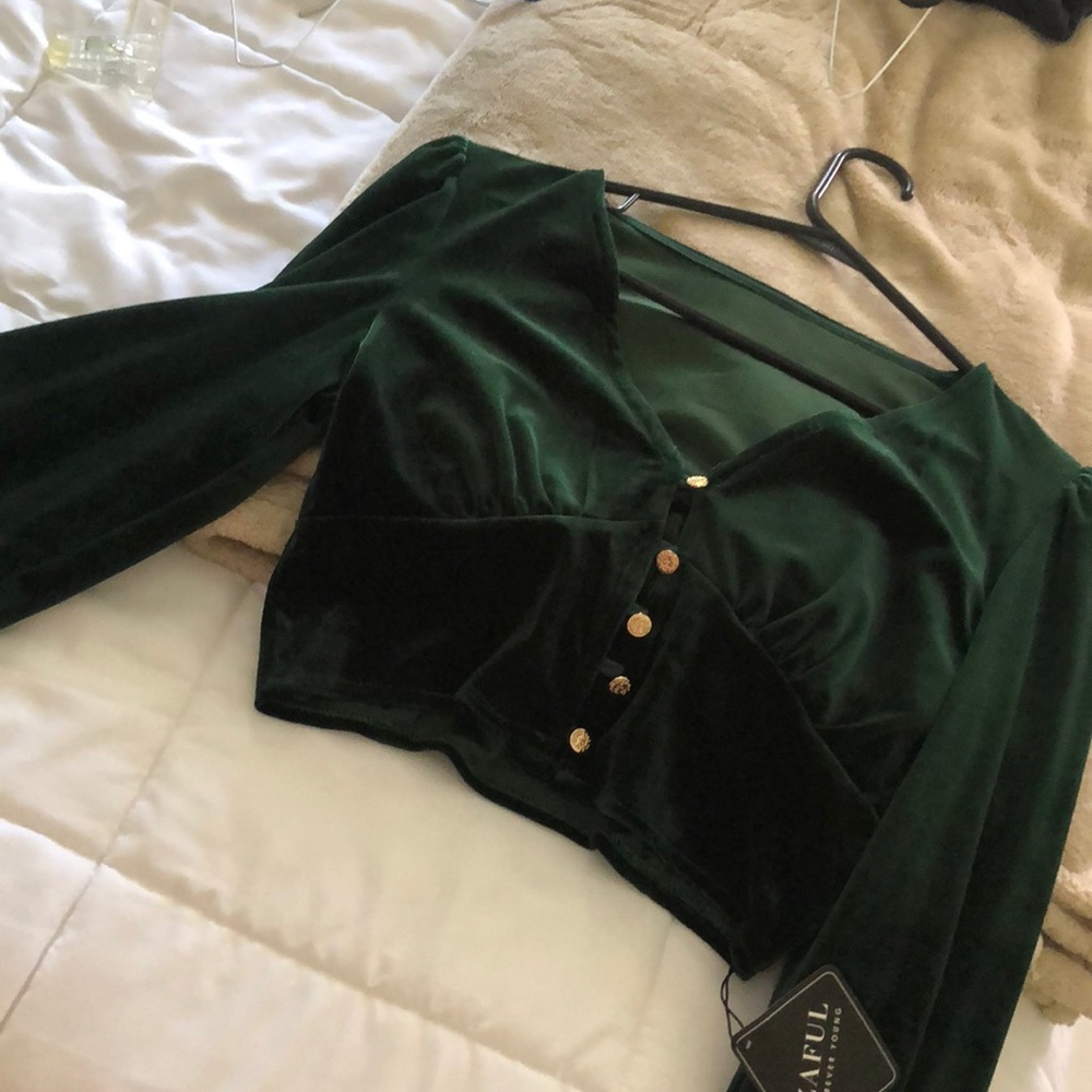 Women’s small velvet long sleeve crop top